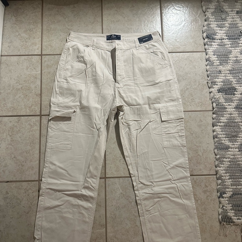 Hollister Women’s Light Tan Cargo Pants